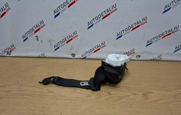 Rear seatbelt