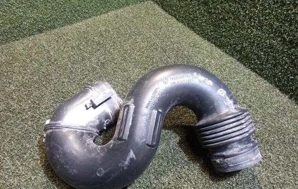 Opel Vivaro Air intake duct part 165555514R 93451665