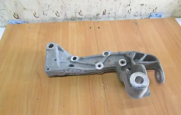 Skoda Octavia Mk2 (1Z) Front lower control arm/wishbone 1K0199296F