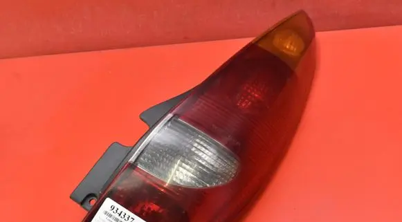 Nissan Almera Tino Rear/tail lights