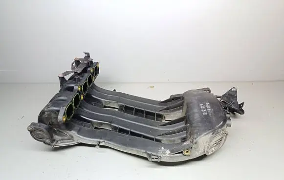 Volkswagen Golf IV Intake manifold 071133203A