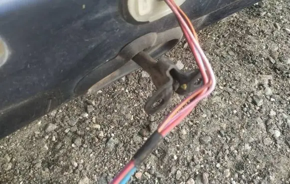 Chrysler PT Cruiser Rear door check strap stopper
