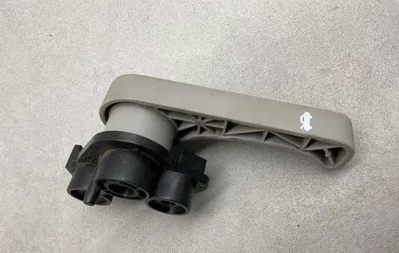 KIA Ceed Engine bonnet (hood) release handle