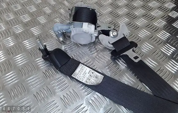 Subaru Legacy Front seatbelt 7S2590P