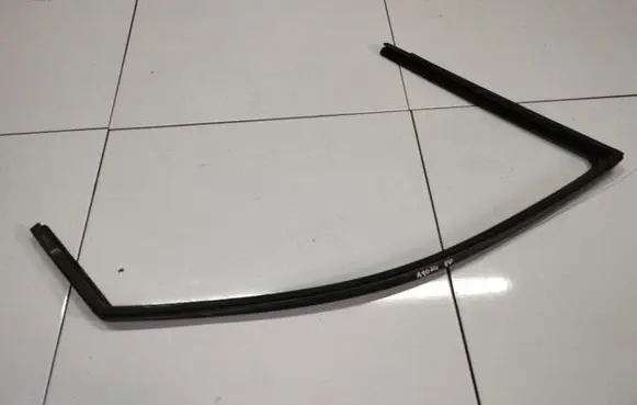Skoda Octavia Mk1 (1U) Front door glass trim molding 