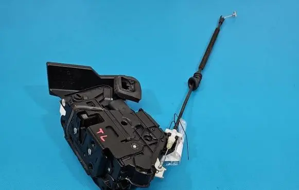 Skoda Yeti (5L) Rear door lock 5K4839015R IMPRK1577316
