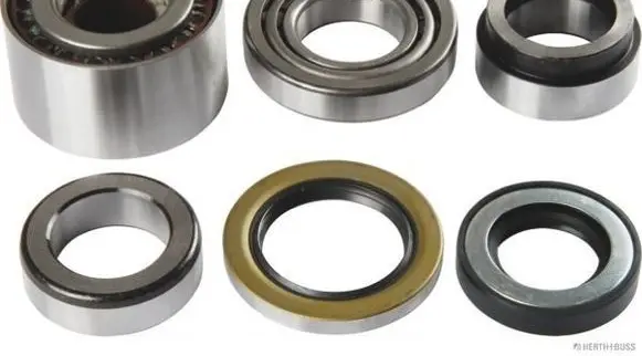 Mitsubishi Pajero Sport II Front wheel bearing hub J4715034