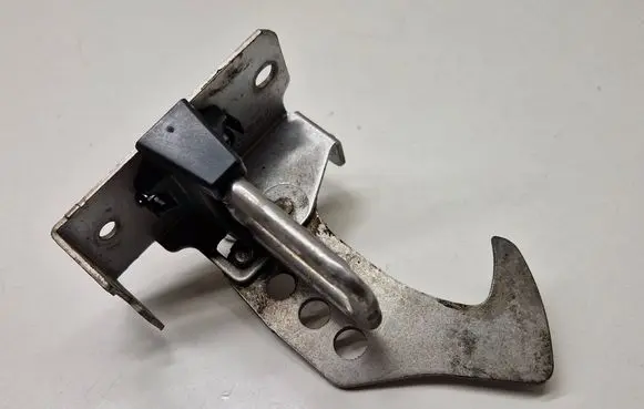 Engine bonnet/hood lock/catch