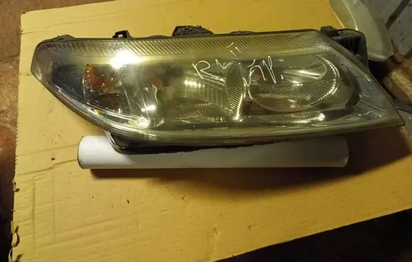 Renault Laguna II Headlight/headlamp 8200002847