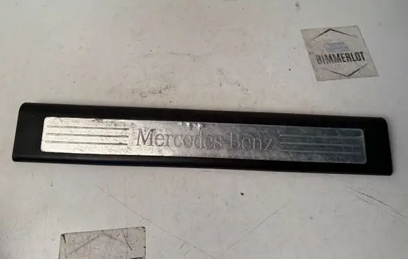 Mercedes-Benz ML W164 Front sill trim cover A1646803335