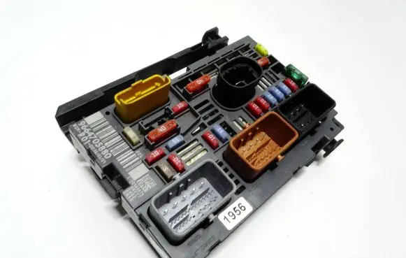 Citroen C4 I Picasso Fuse module 9664705880 10980874