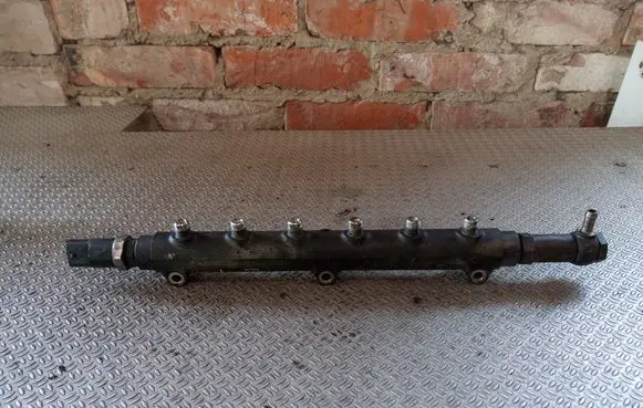 Volvo S60 Fuel main line pipe 8658252 0445215010