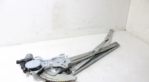 Suzuki SX4 S-Cross Front window lifting mechanism without motor