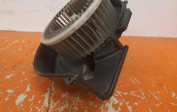 Volkswagen Fox Heater fan/blower 6Q1819015G
