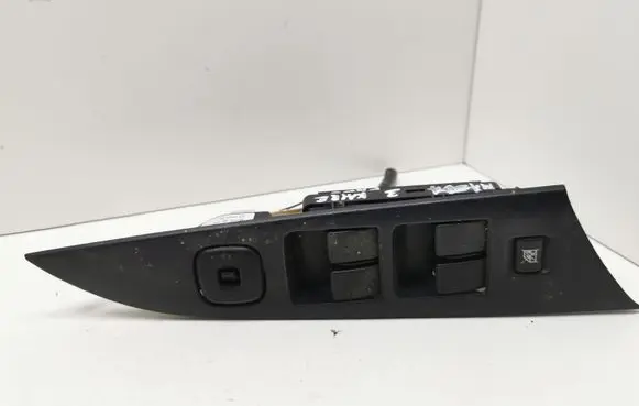 Mazda 3 I Electric window control switch BJOE66600