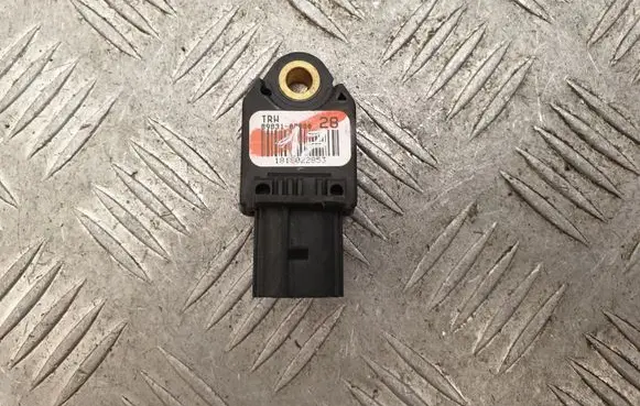 Toyota Auris 150 Airbag deployment crash/impact sensor 8983102080