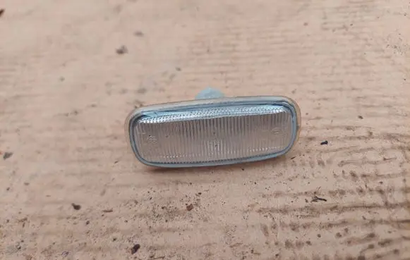 Volkswagen Golf IV Front fender indicator light 185231B WV5W12V5W