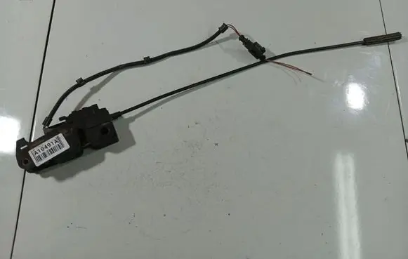 Audi A4 S4 B5 8D Engine bonnet/hood lock/catch 1K0953236B