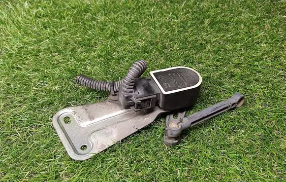 Mercedes-Benz E W212 Yaw turn rate sensor A0045429918 A2123200943