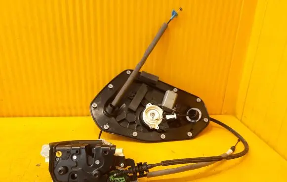 Audi Q7 4M Rear door lock 4M0839015J