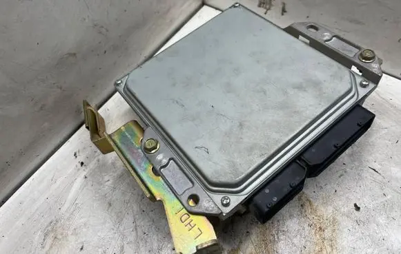 Nissan X-Trail T30 Engine control unit/module ECU 5800445