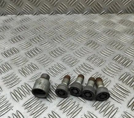 Skoda Superb B8 (3V) Anti-theft wheel nuts and lock 5J0698139