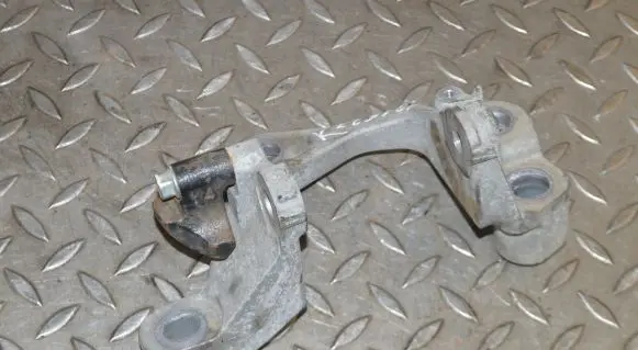 Mazda 3 II Engine mounting bracket