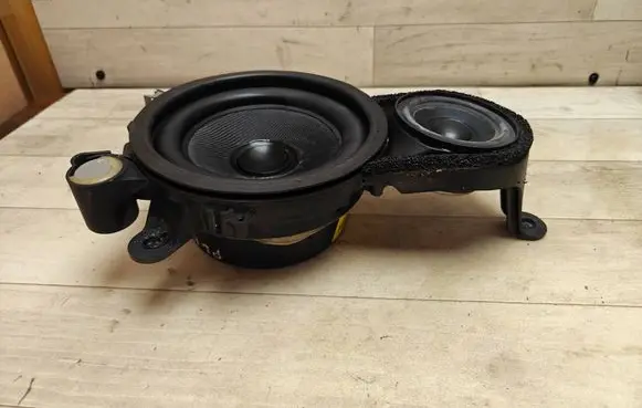 Volvo XC90 Front door speaker 30657756