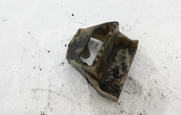 BMW 5 E39 Radiator mount bracket 17112247895