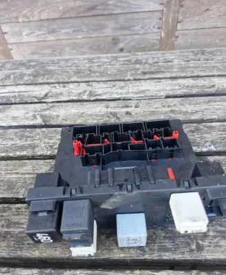 Volkswagen Touran I Fuse module