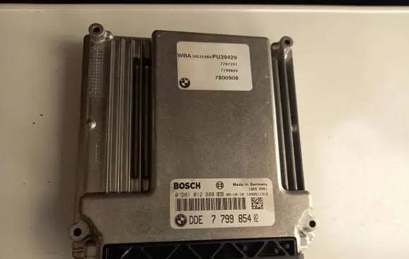 BMW 1 E81 E87 Engine control unit/module 7799854 0281012880 1039S11318