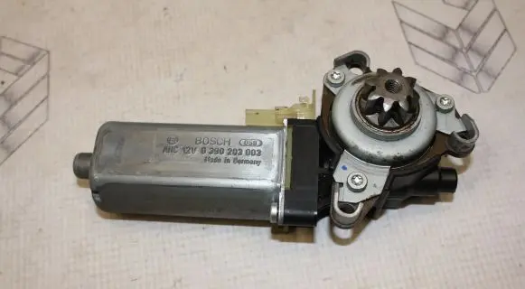 Mercedes-Benz CLS C219 Seat adjustment motor 0390203003