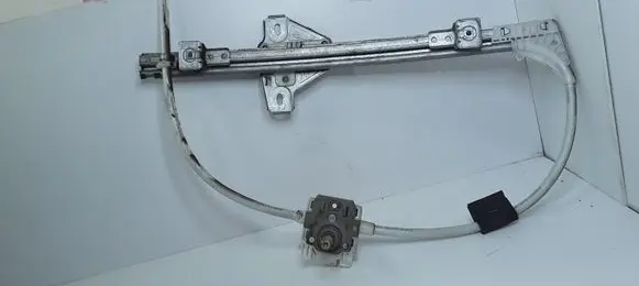 Rear door manual window regulator