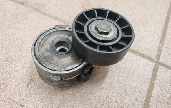 Volvo V50 Alternator belt tensioner 