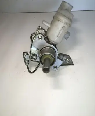 Toyota Hilux (AN10, AN20, AN30) Master brake cylinder
