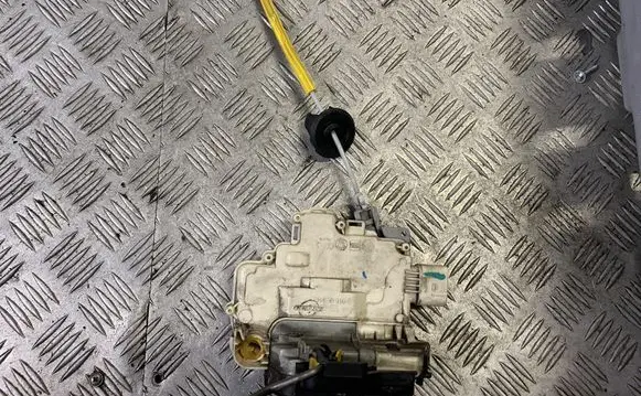 Audi A3 S3 8P Front door lock