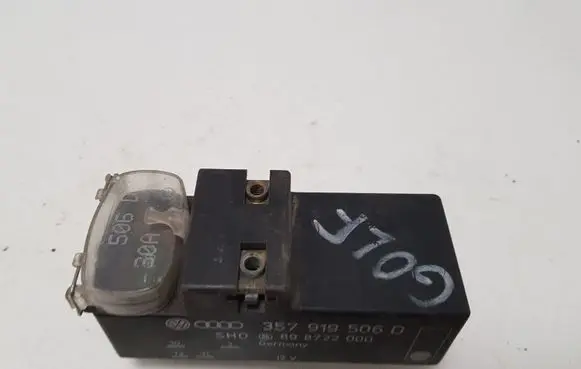 Volkswagen Golf III Coolant fan relay 357919506D 898722000