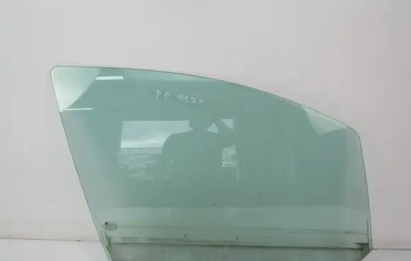 Opel Zafira B Front door window glass four-door 