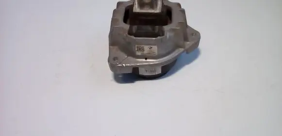 BMW 7 E65 E66 Engine mount bracket 686235