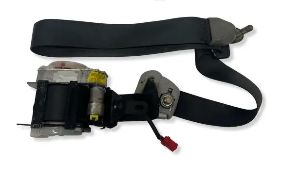 Mitsubishi Pajero Front seatbelt N1684