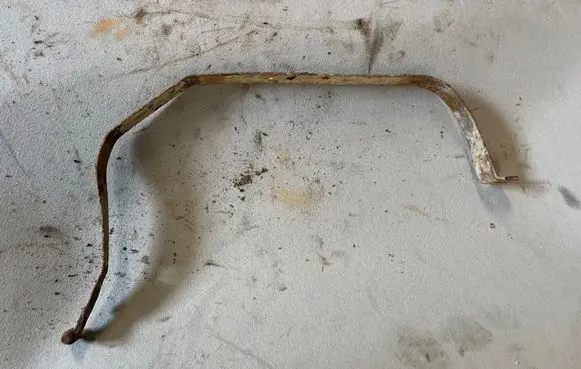 Jeep Cherokee XJ Fuel tank mounting bracket 