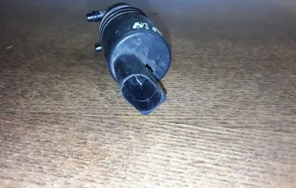 Opel Astra J Windscreen/windshield washer pump 3240117