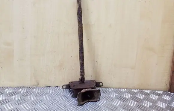 Opel Sintra Spare wheel mounting bracket 