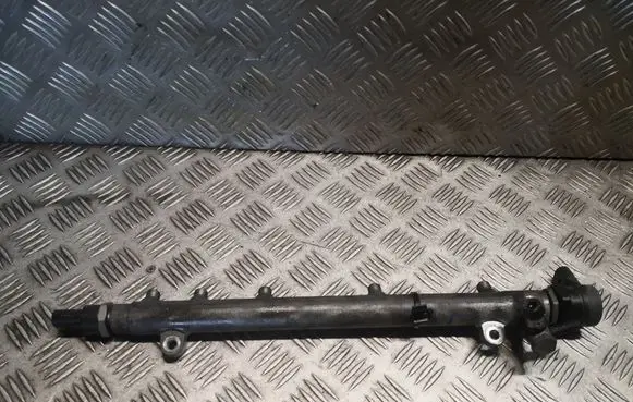 Mercedes-Benz C W203 Fuel main line pipe 6110700395 6110780449
