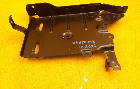 Peugeot 3008 III Other engine bay part 00E56 107TAZ CP64