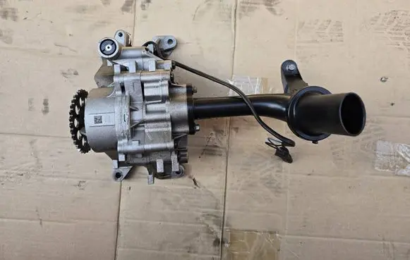 Jaguar XE Oil pump G4D3-6L09-P