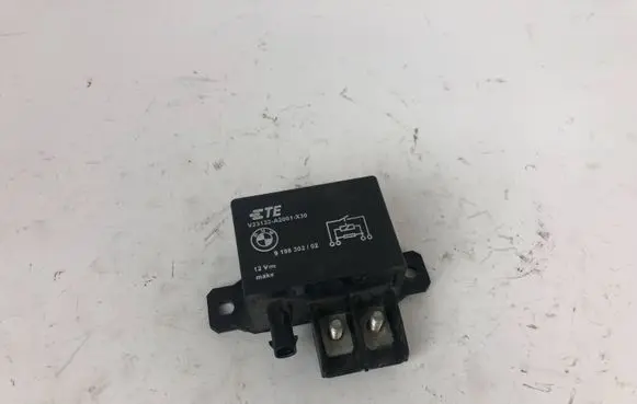 BMW X5 F15 Coolant fan relay 9198302 V23132A2001X30