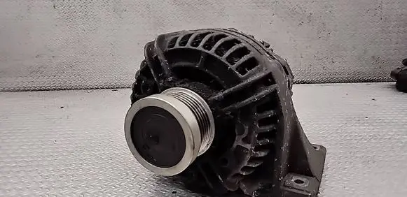 Volvo XC90 Generator/alternator 8676498 0124525029