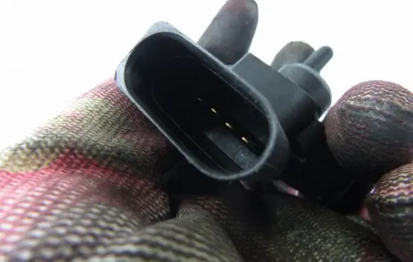 Volkswagen PASSAT B5 Air pressure sensor 038906051