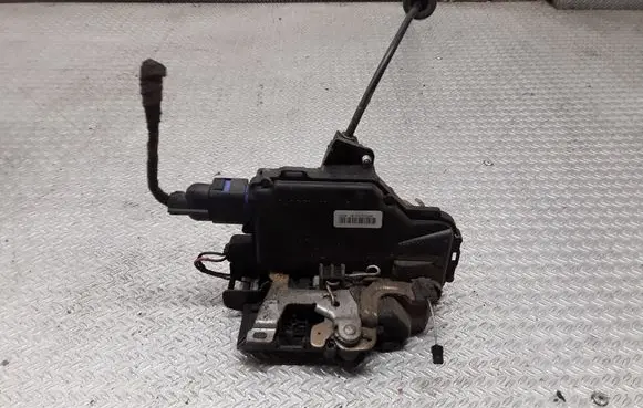 Volkswagen Polo Front door lock 3B1837015AM